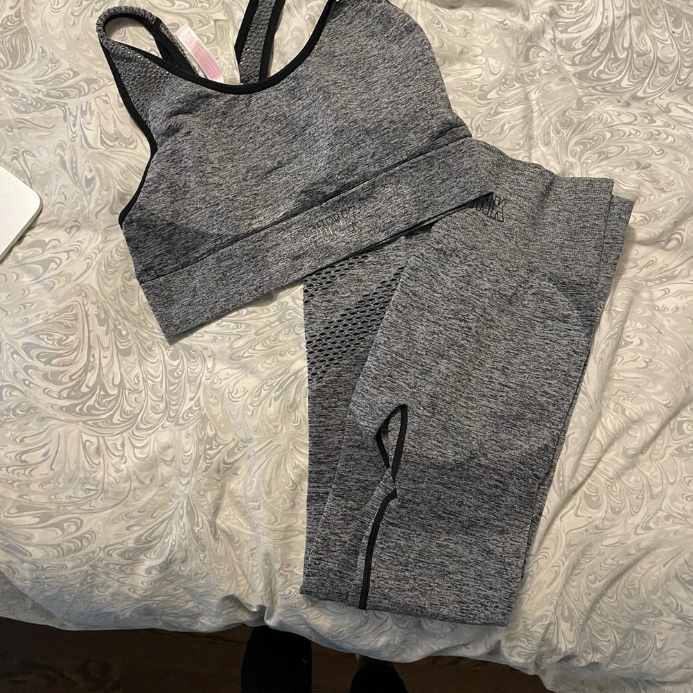 EUC PINK Ultimate sports bra and leggings set sz S